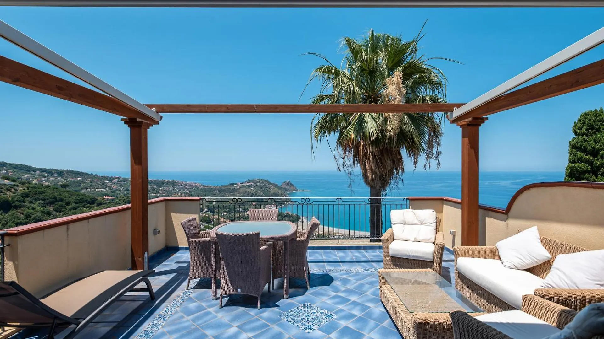 Villa A Scafa Con Vista Mozzafiato Capo dʼOrlando イタリア